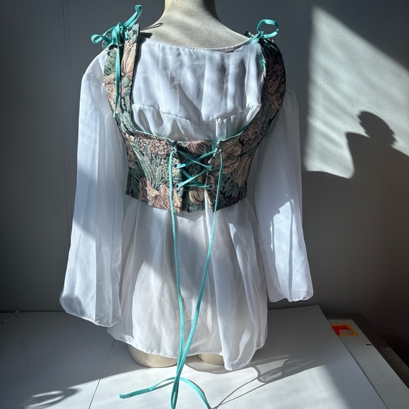 White Blouse - Picture 2 of 6